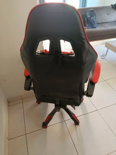 Cadeira gamer.