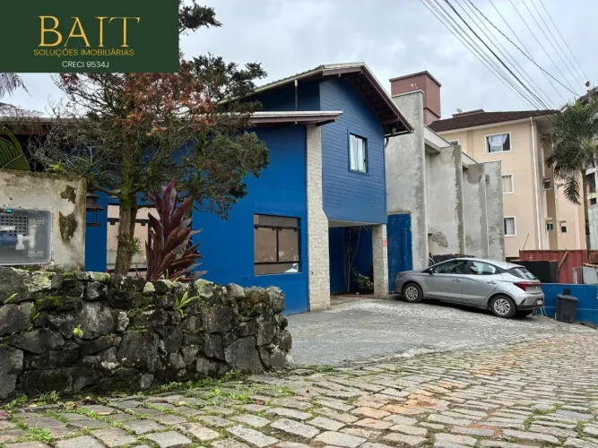 Casa à venda em Joinville-SC, 2 quartos, 2 salas, 2 banheiros, 2 vagas, 446m² no bairro At