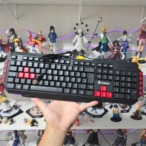 Teclado Gamer preto/ vermelho, cabo USB de 1,5m, com 10 teclas multimídia, Padrão ABNTZ