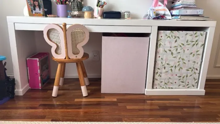 MÓVEL ESCRIVANINHA + 2 CAIXAS DE BRINQUEDOS 