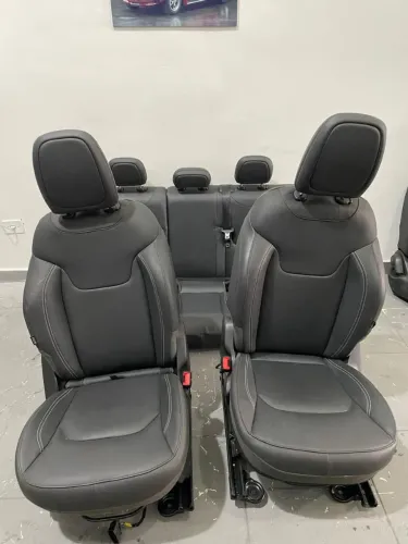 Jogo de Bancos do Jeep Renegade Couro