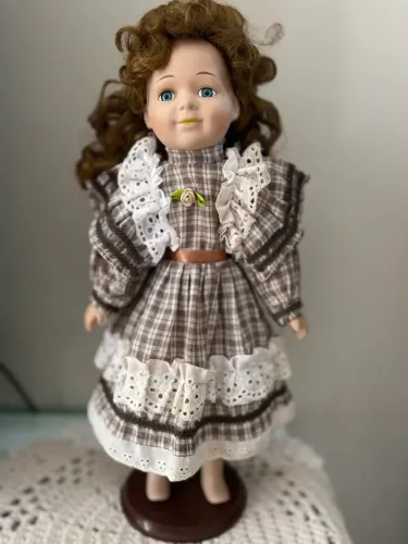 Boneca de porcelana
