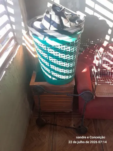 Sofa e produtos variados
