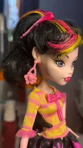 Boneca Monster High Draculaura Art Class 