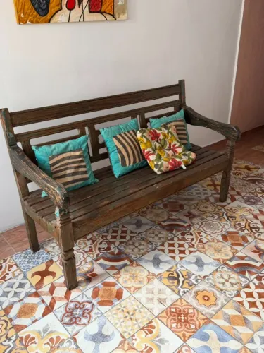 Conjunto Completo Cadeiras e Banco em Madeira
