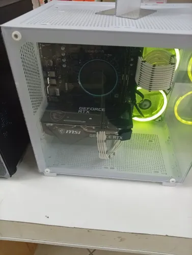 PC desktop gamer cyber