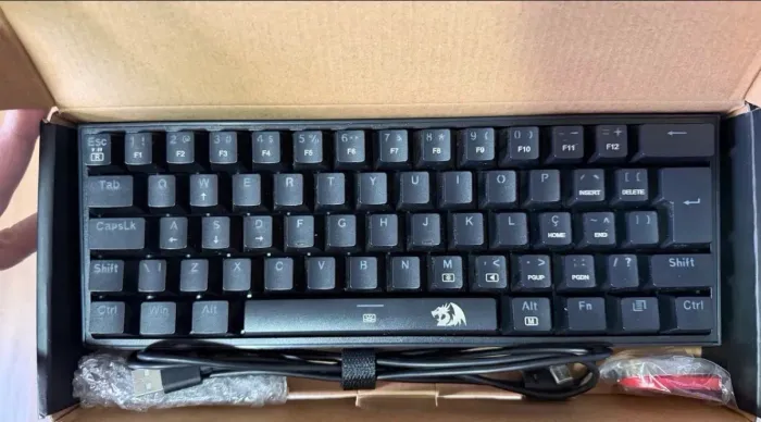 Teclado mecânico Redragon Fizz RGB
