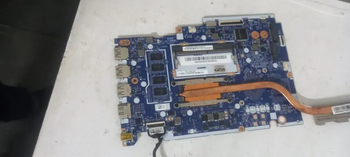 Placa mãe notebook Lenovo Ideapad S145. Leia