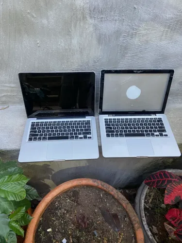 2 MacBooks Pro 2010 leia a descrição