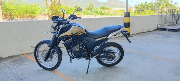 XTZ 250 Dourada 25 mil KM, toda em dias, no ponto de transferir 