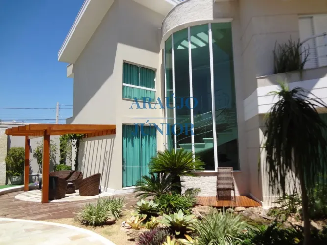 Imóvel de luxo no Parque Universitário: casa com 3 quartos, 3 suítes, 3 salas, 6 banheiros