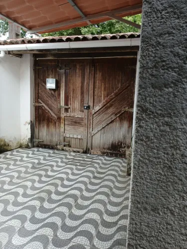 Portão de pau darco 2.60 X 2.10 em ótimo estado de conservação 