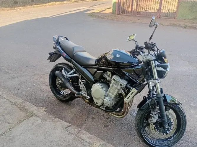Bandit 1250 em ótimo estado 