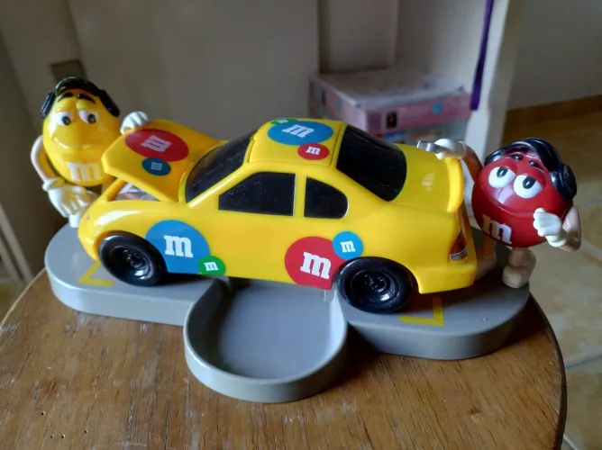 M&M carro porta pastilhas
