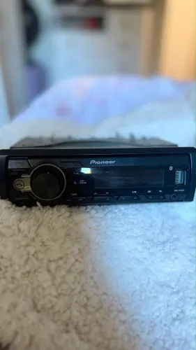 Rádio Pioneer com Bluetooth
