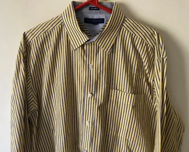 CAMISA TOMMY HILFIGER SOOCIAL REGULAR FIT SOCIAL AMARELA E AZUL LISTRADA