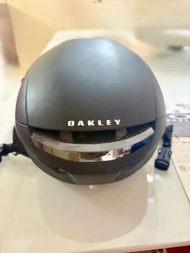 Capacete Oakley ARO7 com viseira
