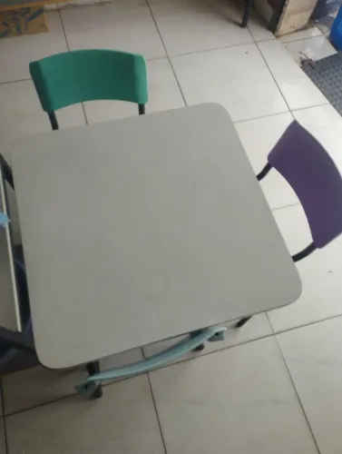 Vendo mesas com cadeiras