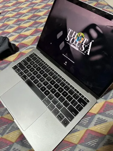 MacBook Pro 256gb Intel