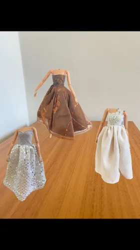 Barbie - Roupinhas + sapatinho 