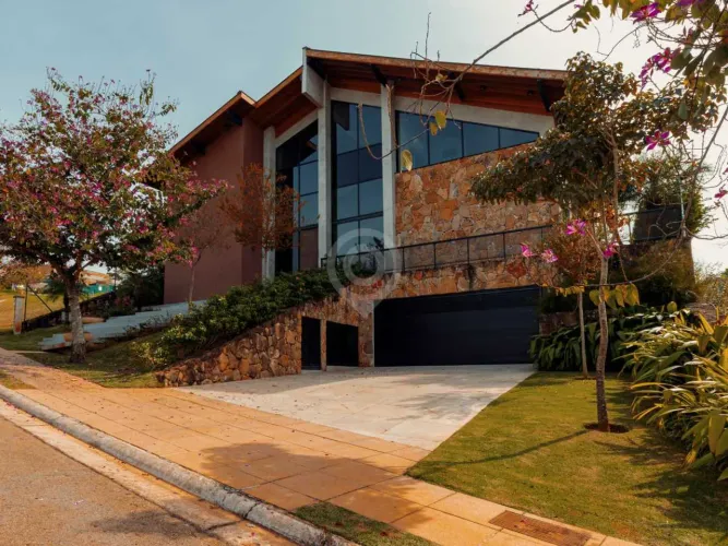 Casa em Condomínio : / Residencial / Capela do Barreiro