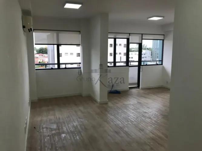 Oportunidade - Sala Comercial - Centro - Comercial Downtown Offices & Mall - 37m².
