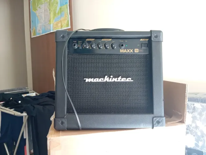 Amplificador Machintec Maxx, cor preta 220 e 127 volts