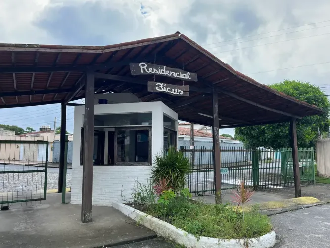 ALUGO CASA em condomínio Fechado no Petrópolis