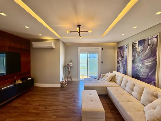 Casa com 4 Quartos e 5 banheiros à Venda, 326 m² com Vista Mar - Balneário do Estreito-Fpl