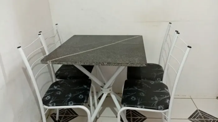 MESA A VENDA , EM PERFEITO ESTADO