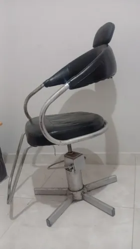 Cadeira de Cabeleireiro Hidráulica - R$ 300