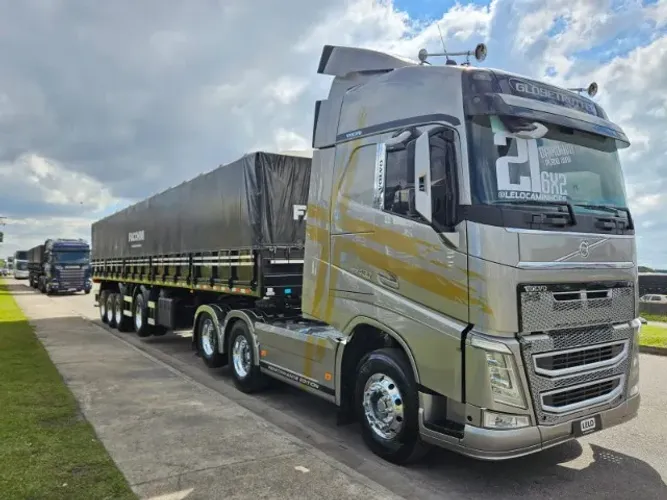 FH 460 6x2 Globetrotter Ano 21 Plano Ouro Aut +4 Eixo  Graneleiro Facchini 0km com pneus 