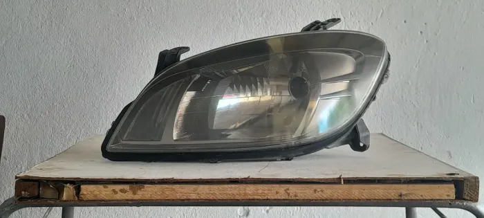 Farol do celta lado esquerdo 2007/2016