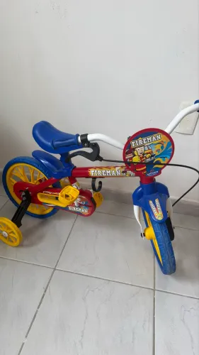 Bicicleta infantil menino