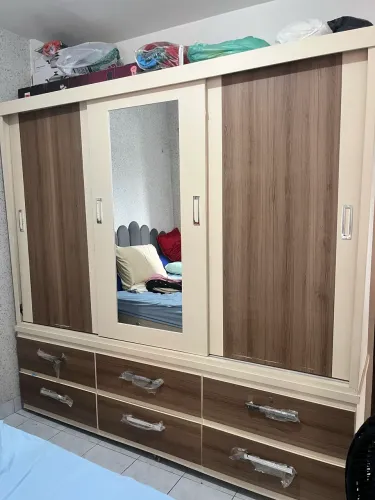 Vende-se guarda-roupa grande