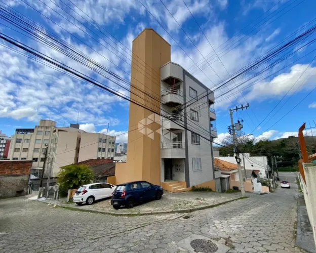 Prédio Multifamiliar (4 andares na Trindade p'roximo a UFSC).