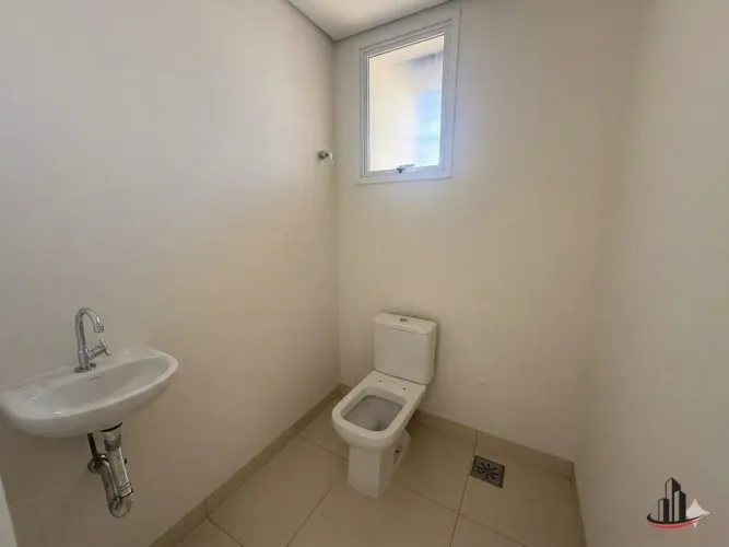 Sala para Locação. Edificio Imponente. Localização privilegiada. 1 banheiro. 1 sacada. 1 v