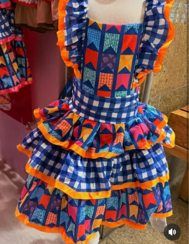 Conjunto junino menina