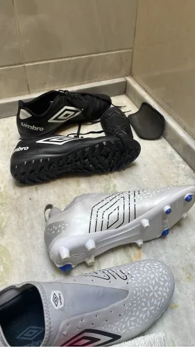 Chuteiras Umbro campo e society