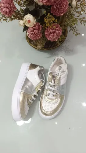 Tênis feminino em couro