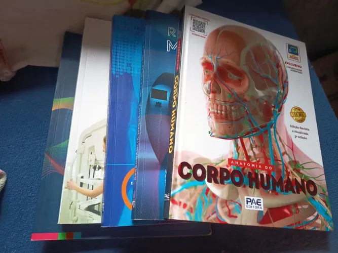Vendo livros de Radiologia usados, porém muito bem conservados, com poucas marcas de uso.
