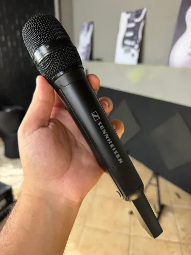 Microfone Profissional Sem Fio Sennheiser Ew 135g4 Cor Preto