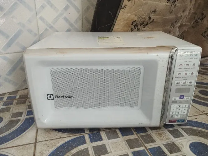 Estou vendendo esse microondas tem conversar no valor 