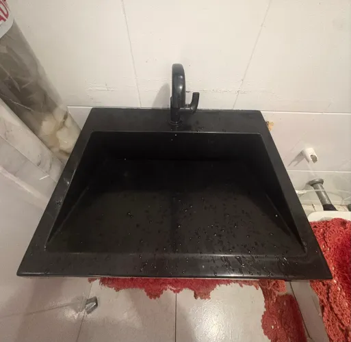 Pia banheiro com torneira 