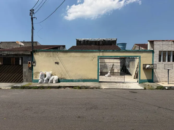 Casa Térrea 2 Quartos no Conjunto Parque das Palmeiras, Flores - 2 Vagas e Quintal Amplo
