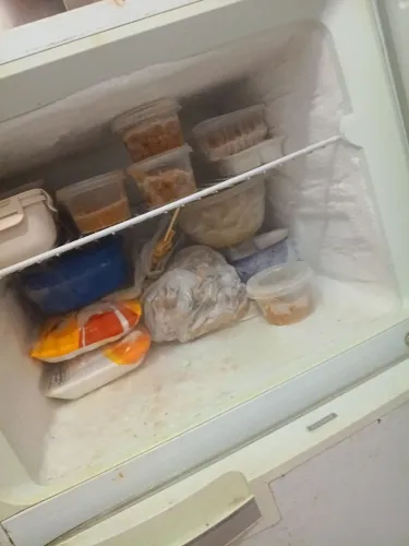 Vende se uma geladeira continental 370 litros ,duas portas