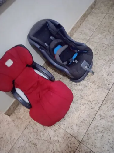 Vendo cadeirinhas as 2 por 100 reais