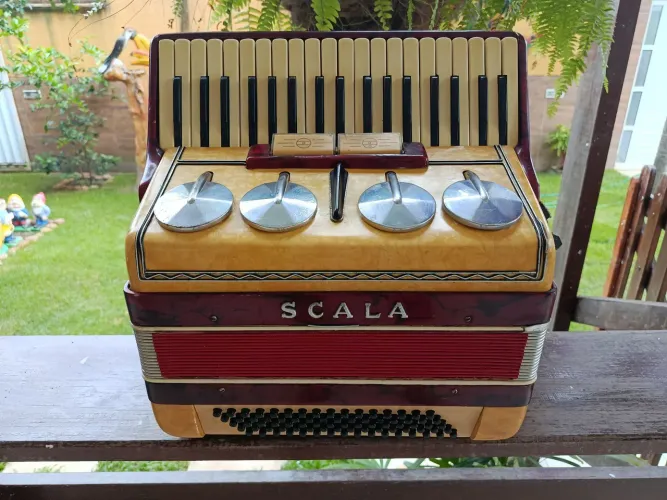 ACORDEON SANFONA SCALA 80 BAIXOS LINDA