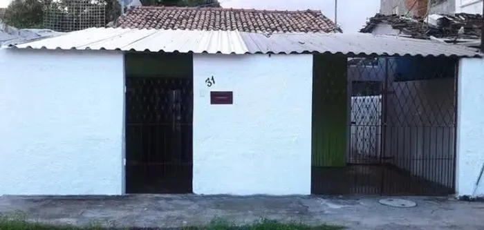 Casa p/ alugar no Ipsep, 3 qts, sala p/ 2 ambientes, quintal com beco, garagem 2 carros