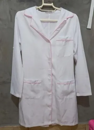 Jaleco Feminino Branco com Detalhes Rosa - Tamanho P (Gabardine)